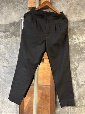 Forever 21 Pleated Straight Leg Pants in Black Size Small